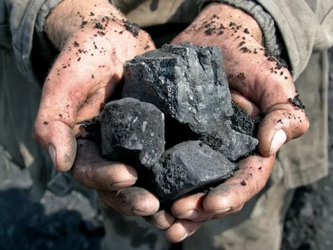 Indonesia cấm xuất khẩu than trong tháng 1/2022