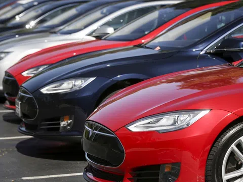 Doanh số bán xe chạy bằng xăng và điện tại Mỹ cao kỷ lục
