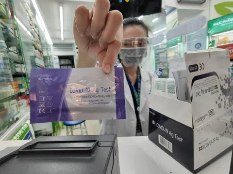 Giá kit test nhanh COVID-19, sả gừng tại Hà Nội tăng mạnh