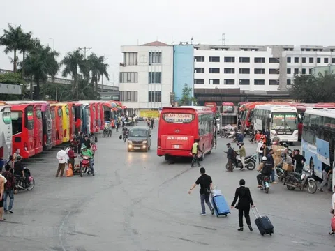 Giá xăng dầu cao khiến người dân, doanh nghiệp lao đao