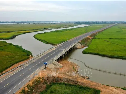 Quảng Trị đầu tư giao thông kết nối ven biển với đô thị và vùng khác