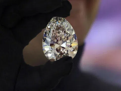 Thụy Sĩ đấu giá viên kim cương trắng "khổng lồ" nặng 228,31 carat