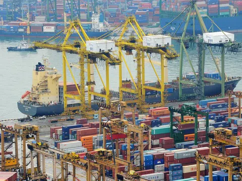 Giá cước vận chuyển container khu vực châu Á giảm nhẹ