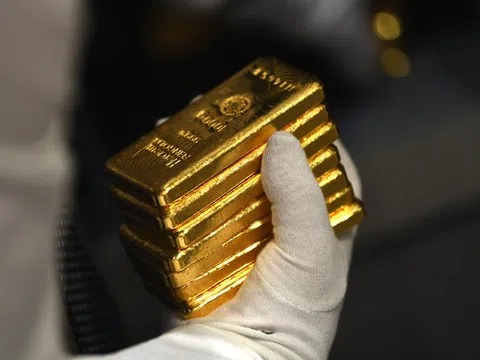 Giá vàng tiếp tục giảm hơn nửa triệu đồng/lượng