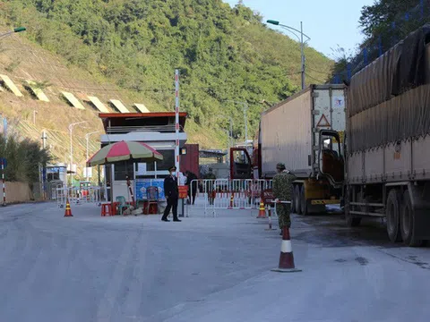 Trung Quốc lại “khóa” toàn bộ cửa khẩu số II Kim Thành, Lào Cai