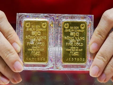 Giá vàng tiếp tục giảm mạnh