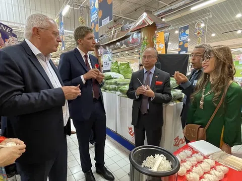 Gạo Việt Nam lần đầu tiên lên kệ siêu thị bán lẻ hàng đầu của Pháp