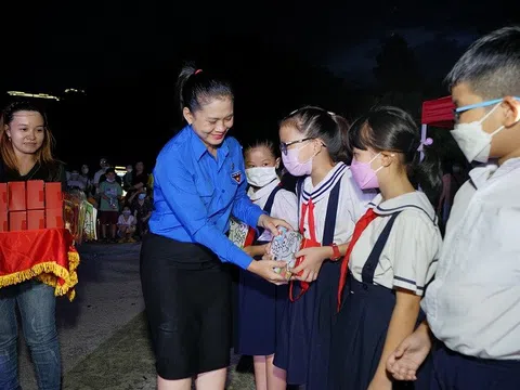 “Sân chơi đường phố” – "Đêm hội trăng rằm" cho trẻ em có hoàn cảnh khó khăn tại thành phố mới Bình Dương