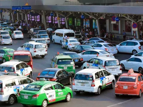 Xăng dầu hạ nhiệt: Nhiều hãng taxi, xe khách đồng loạt giảm giá cước