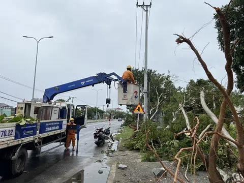 Khôi phục lưới điện sau bão số 4