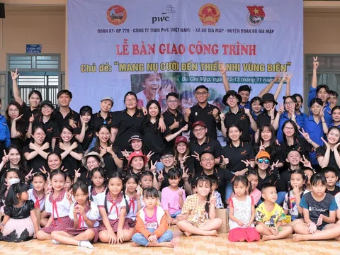 PwC Việt Nam "mang nụ cười" đến với thiếu nhi vùng biên giới