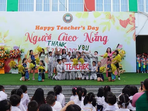 Trường Tiểu học và Trung học Cơ sở Victoria Thăng Long long trọng tổ chức chương trình tri ân giáo viên