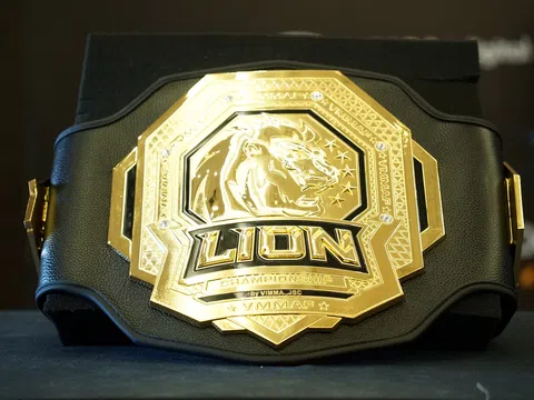 Các võ sĩ kiểm tra cân nặng trước chung kết tranh đai vô địch MMA Lion Championship 2022