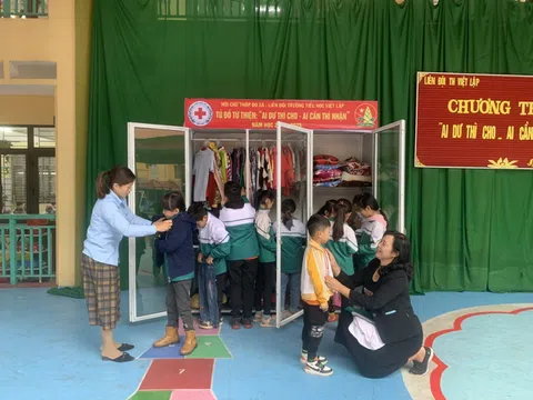 Tân Yên, Bắc Giang: Tủ đồ dùng từ thiện mang hơi ấm cho những mùa đông buốt giá