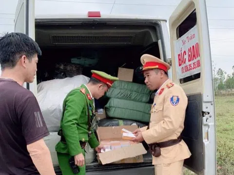 Cảnh sát giao thông Bắc Giang bắt giữ lô mỹ phẩm Hàn Quốc trị giá 29 triệu đồng