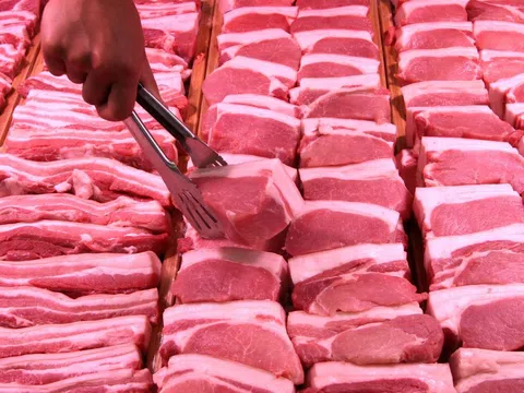 Trung Quốc bổ sung dự trữ 20.000 tấn thịt lợn đông lạnh