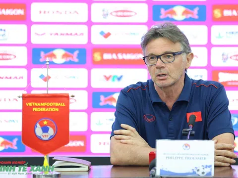 Huấn luyện viên Philippe Troussier gặp gỡ báo chí