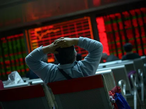 Bloomberg: Khoảng 465 tỷ USD đã "bốc hơi" khỏi thị trường cổ phiếu tài chính toàn cầu