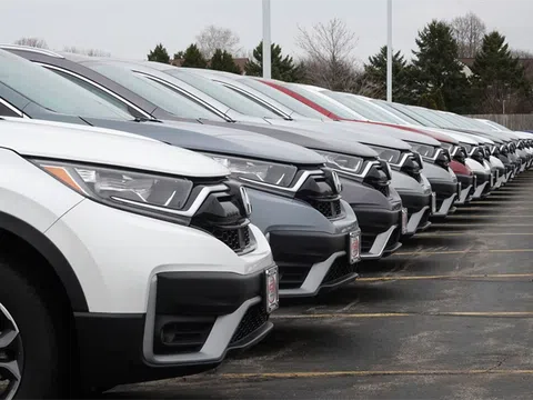 Các doanh nghiệp nhập khẩu ô tô kiến nghị giảm 50% phí trước bạ