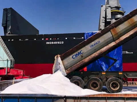 Tổng Công ty Phân bón và Hóa chất Dầu khí xuất khẩu lô hàng 19.000 tấn phân đạm urê