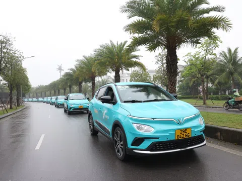 Vận hành dịch vụ taxi thuần điện đầu tiên tại Việt Nam