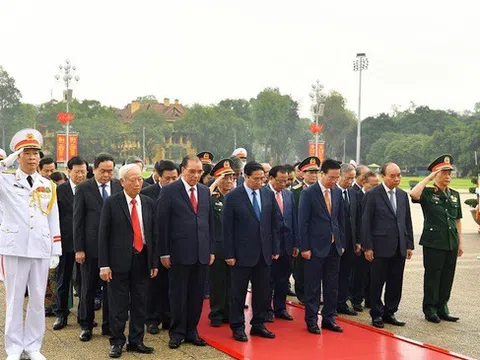 Lãnh đạo Đảng, Nhà nước vào Lăng viếng Chủ tịch Hồ Chí Minh, dâng hương tưởng niệm các Anh hùng liệt sĩ