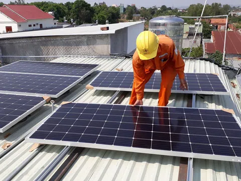 EVN đề nghị sớm hướng dẫn phát triển điện mặt trời mái nhà không phát điện lên lưới