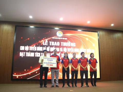 THACO trao tặng 1 tỷ đồng cho Đội bóng đá nữ Quốc gia vô địch SEA Games 32