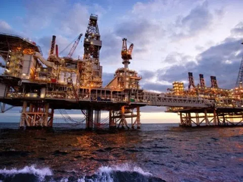 Nga, Saudi Arabia công bố tiếp tục cắt giảm sản lượng dầu