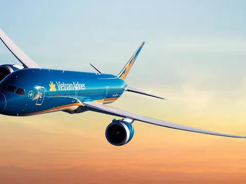 Vietnam Airlines doanh thu khởi sắc nhưng cổ phiếu bị đưa vào diện cảnh báo và hạn chế giao dịch