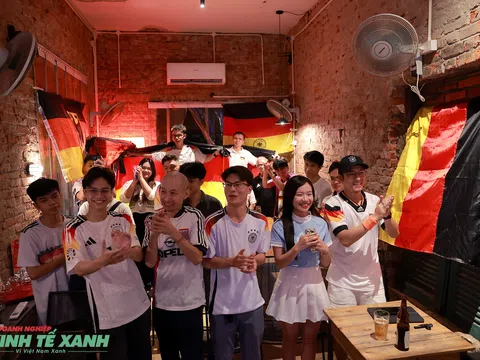 Thức đêm xem EURO 2024 cùng Hội cổ động viên tuyển Đức tại Việt Nam