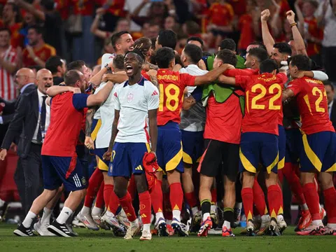 Lội ngược dòng đánh bại tuyển Pháp, Tây Ban Nha là đội đầu tiên có mặt ở trận chung kết