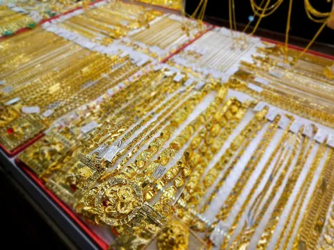 Giá vàng SJC đi ngang, cao hơn vàng thế giới hơn 15 triệu đồng/lượng