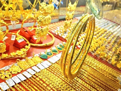 Giá vàng hôm nay 11/6: Vàng SJC tăng 800.000 đồng/lượng