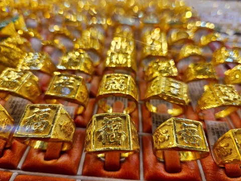 Giá vàng trong nước tăng 300.000 đồng/lượng