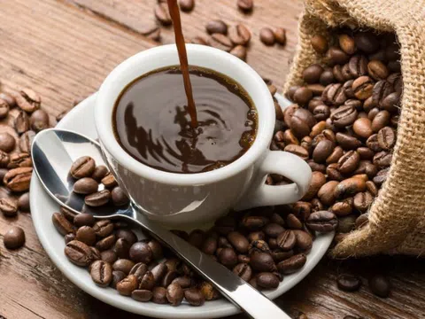 Giá cà phê hôm nay 15/6/2025: Tây Nguyên đồng loạt giảm, thị trường quốc tế biến đổi trái chiều