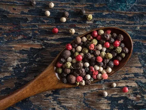 Giá tiêu hôm nay 17/6/2025: Giảm mạnh, thấp nhất 134.500 đồng/kg