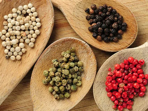 Giá tiêu hôm nay 12/7/2025: Quay đầu giảm nhẹ, Lâm Đồng giữ vững mốc 140.000 đồng/kg