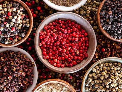 Giá tiêu hôm nay 23/8/2025: Tăng mạnh lên 146.000 đồng/kg, thị trường thế giới khan hiếm nguồn cung