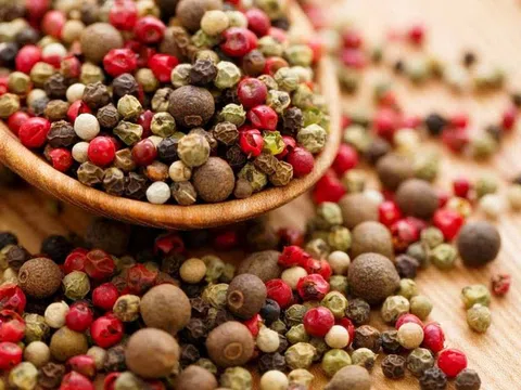 Giá tiêu hôm nay 24/8/2025: Trong nước tăng nhẹ, thế giới dậy sóng