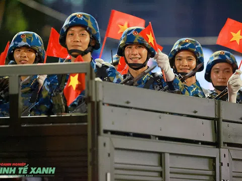 Đi giữa tình quân dân