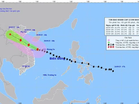 Bão số 10 di chuyển nhanh gần gấp đôi tốc độ trung bình, cách Đà Nẵng 150km