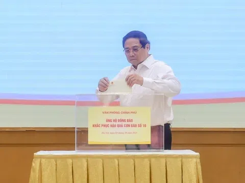 Chính phủ quyên góp ủng hộ đồng bào thiệt hại do bão lũ