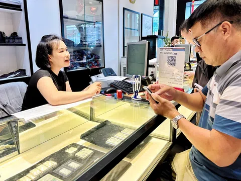 Vàng hiếm, nhà đầu tư đổ xô mua bạc: Từ “trào lưu” thành xu hướng tích trữ