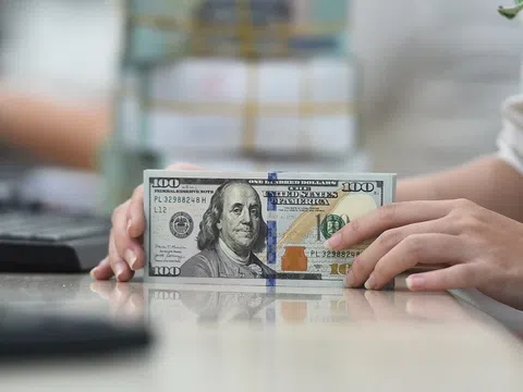 Chuyên gia nói gì khi giá USD thị trường tự do tăng mạnh?