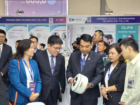 Người tiêu dùng thủ đô bùng nổ với 'bữa tiệc công nghệ' khổng lồ