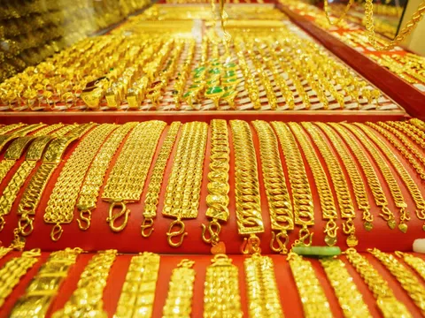 Giá vàng hôm nay 2/11/2025: Giảm ở chiều mua vào