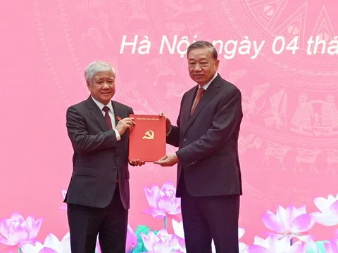 Đồng chí Đỗ Văn Chiến giữ chức Phó Bí thư Thường trực Đảng ủy Quốc hội