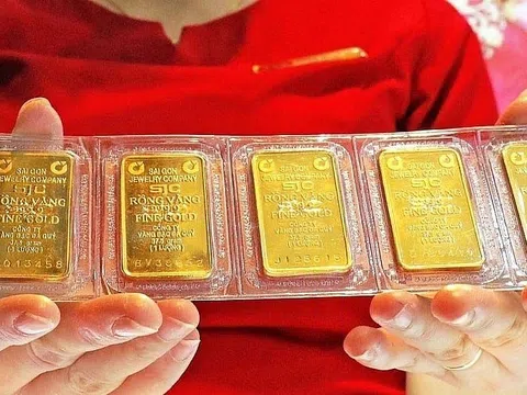 Giá vàng hôm nay 8/11/2025: Giữ giá ở mức cao