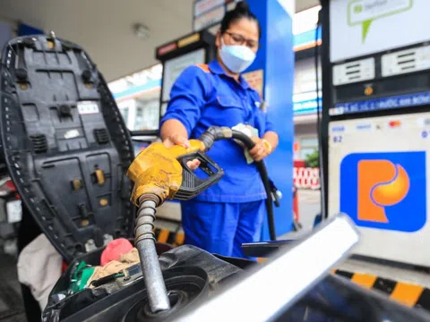 Giá xăng ngày mai dự báo quay đầu giảm sâu